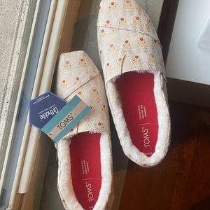 Brand New Holiday Reindeer Toms w/ faux fur inside